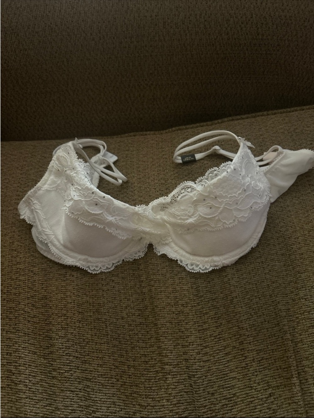 Victoria's Secret White Lace Underwire Bra with Floral Trim